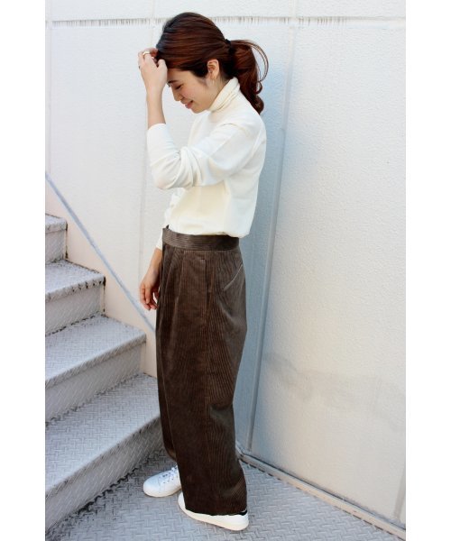 IENA(イエナ)の「AURALEE W/C ハイゲージタートルネックプルオーバー◆(ニット/セーター・レディース・キャメル/ホワイト・FREE)」の20枚目の写真