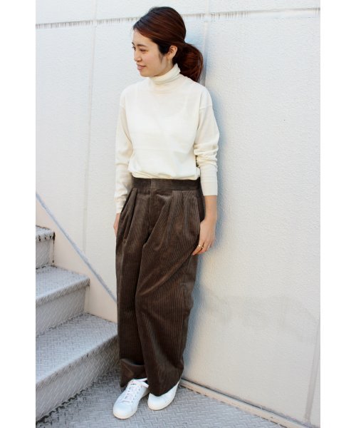 IENA(イエナ)の「AURALEE W/C ハイゲージタートルネックプルオーバー◆(ニット/セーター・レディース・キャメル/ホワイト・FREE)」の15枚目の写真