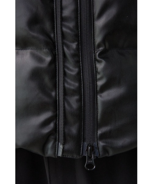 AZUL by moussy(アズールバイマウジー)の「B-HEAT 合皮オーウェンストレッチ中綿ベスト(ダウンベスト・メンズ・ブラック・S-M/L-XL)」の12枚目の写真
