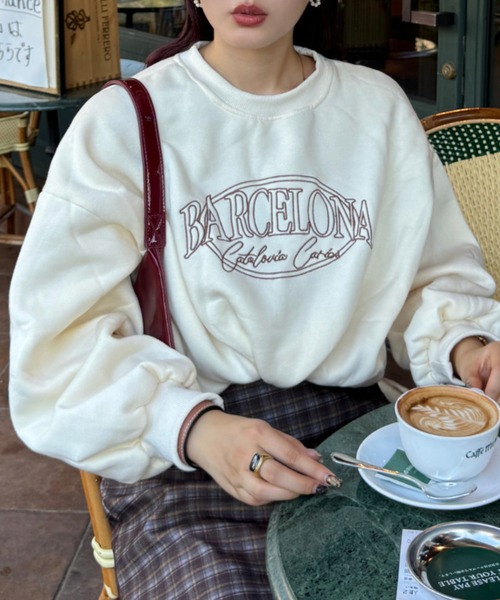 efill（エフィル）の「ロゴスウェット（スウェット・レディース・ベージュ・FREE）」の2枚目の写真