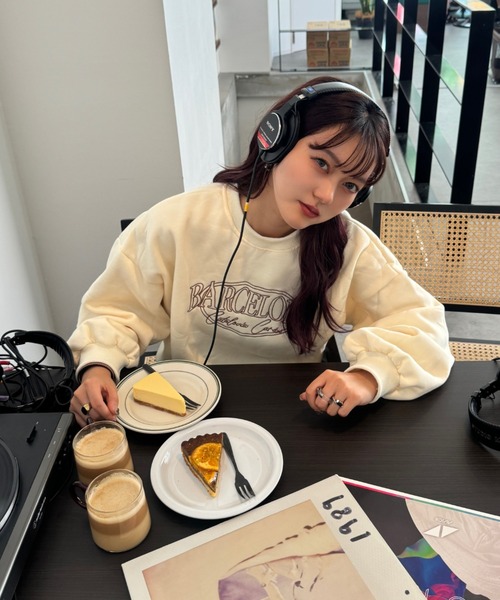 efill（エフィル）の「ロゴスウェット（スウェット・レディース・ベージュ・FREE）」の3枚目の写真