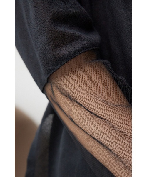 AZUL by moussy（アズールバイマウジー）の「袖シアーカットソートップス（Tシャツ/カットソー・レディース・ブラック/スモークピンク/ブラック系その他/グレー/ホワイト・FREE）」の16枚目の写真