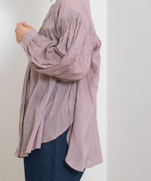 POU DOU DOU(プードゥドゥ)の「<made in INDIA>エンブロイダリースリーブブラウス(シャツ/ブラウス・レディース・ダークグレー/ラベンダー/キナリ・M)」の10枚目の写真