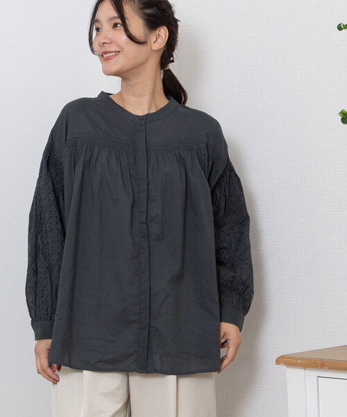 POU DOU DOU(プードゥドゥ)の「<made in INDIA>エンブロイダリースリーブブラウス(シャツ/ブラウス・レディース・ダークグレー/ラベンダー/キナリ・M)」の11枚目の写真