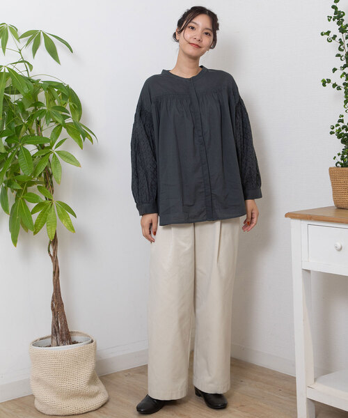 POU DOU DOU(プードゥドゥ)の「<made in INDIA>エンブロイダリースリーブブラウス(シャツ/ブラウス・レディース・ダークグレー/ラベンダー/キナリ・M)」の14枚目の写真