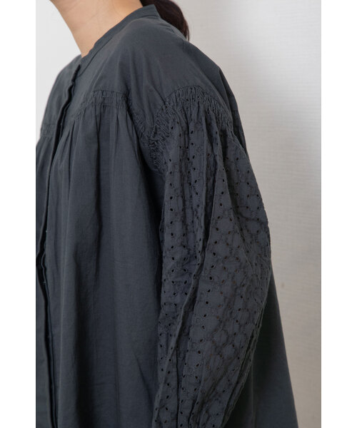 POU DOU DOU(プードゥドゥ)の「<made in INDIA>エンブロイダリースリーブブラウス(シャツ/ブラウス・レディース・ダークグレー/ラベンダー/キナリ・M)」の17枚目の写真