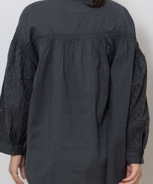 POU DOU DOU(プードゥドゥ)の「<made in INDIA>エンブロイダリースリーブブラウス(シャツ/ブラウス・レディース・ダークグレー/ラベンダー/キナリ・M)」の19枚目の写真