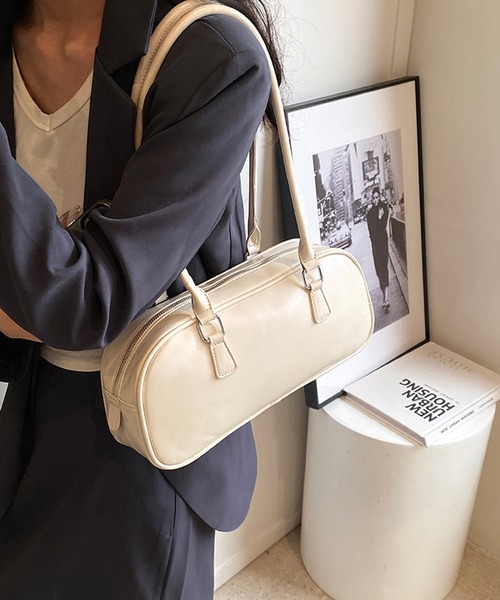 HALEY PESCA（ヘーリーペスカ）の「HALEY PESCA/レザー調　スクエアボストンバッグ（ボストンバッグ・レディース・レッド/ピンク/ブラウン/ホワイト/ブラック・FREE）」の2枚目の写真