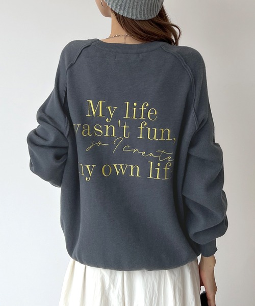 Futier land（フューティアランド）の「存在感あるキャッチーな刺繍。バックロゴスウェット風ニット（ニット/セーター・レディース・ライトグレー/レッド/ブラック/ネイビー・FREE）」の4枚目の写真