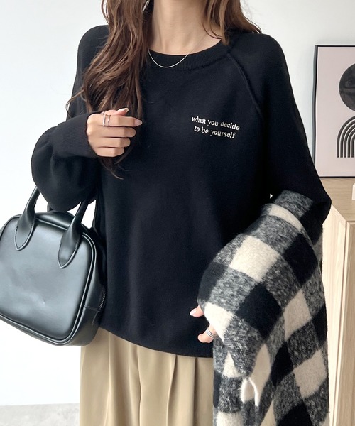Futier land（フューティアランド）の「存在感あるキャッチーな刺繍。バックロゴスウェット風ニット（ニット/セーター・レディース・ライトグレー/レッド/ブラック/ネイビー・FREE）」の14枚目の写真