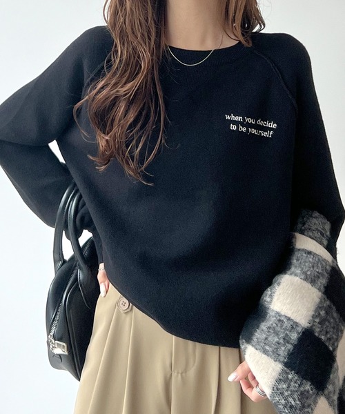 Futier land（フューティアランド）の「存在感あるキャッチーな刺繍。バックロゴスウェット風ニット（ニット/セーター・レディース・ライトグレー/レッド/ブラック/ネイビー・FREE）」の15枚目の写真