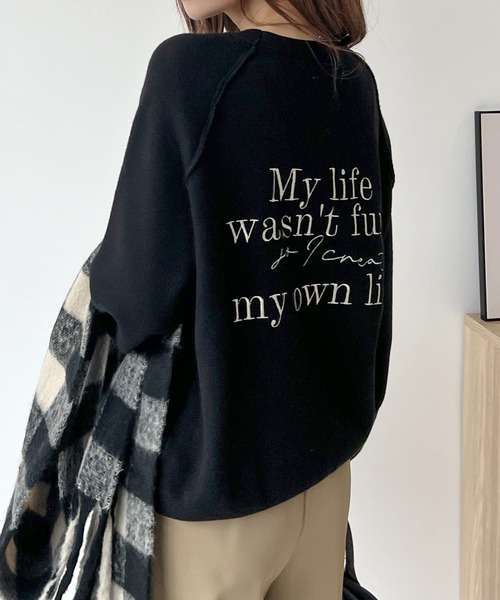 Futier land（フューティアランド）の「存在感あるキャッチーな刺繍。バックロゴスウェット風ニット（ニット/セーター・レディース・ライトグレー/レッド/ブラック/ネイビー・FREE）」の19枚目の写真