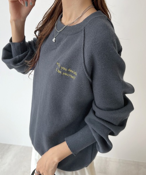 【関税込み】The World Is Your Oyster グレー 刺繍 フーディ セール】存在感あるキャッチーな刺繍。バックロゴスウェット風