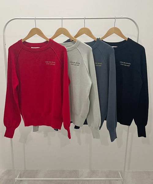 Futier land（フューティアランド）の「存在感あるキャッチーな刺繍。バックロゴスウェット風ニット（ニット/セーター・レディース・ライトグレー/レッド/ブラック/ネイビー・FREE）」の10枚目の写真