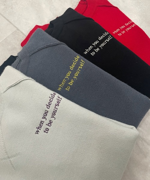 Futier land（フューティアランド）の「存在感あるキャッチーな刺繍。バックロゴスウェット風ニット（ニット/セーター・レディース・ライトグレー/レッド/ブラック/ネイビー・FREE）」の5枚目の写真