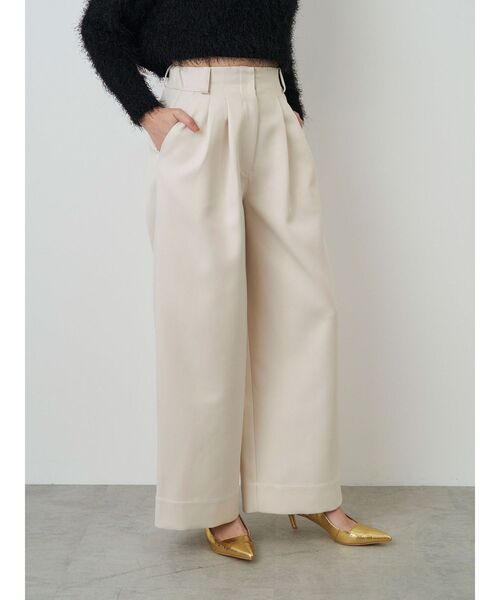 ELENDEEK(エレンディーク)の「タックワイドレッグパンツ(その他パンツ・レディース・ブラック/オフホワイト/ベージュ・01/02)」の4枚目の写真