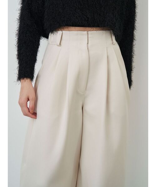 ELENDEEK(エレンディーク)の「タックワイドレッグパンツ(その他パンツ・レディース・ブラック/オフホワイト/ベージュ・01/02)」の8枚目の写真