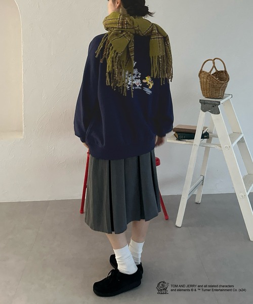 kutir（クティール）の「【トムとジェリー/Tom and Jerry】バックデザインスウェット】（スウェット・レディース・杢グレー/オフホワイト/ネイビー・FREE）」の15枚目の写真