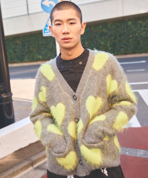 moyan ecri(モヤン エクリ)の「<moyan ecri>ハート柄ジャガードニットカーディガンLOVEBOMB BRUSHED KINT CARDIGAN(カーディガン/ボレロ・レディース・パープル/黄緑系/ミント・M/L)」の5枚目の写真