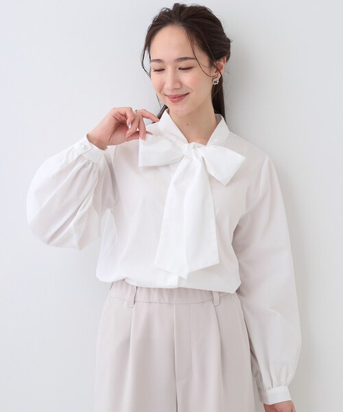DRESKIP（ドレスキップ）の「【S-LL】お顔回りを華やかに リボンタイブラウス（シャツ/ブラウス・レディース・ライトグレー/ライトブルー/オフホワイト・04/03/02/01）」の2枚目の写真