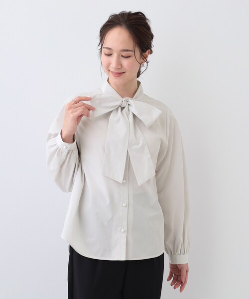 DRESKIP（ドレスキップ）の「【S-LL】お顔回りを華やかに リボンタイブラウス（シャツ/ブラウス・レディース・ライトグレー/ライトブルー/オフホワイト・04/03/02/01）」の9枚目の写真