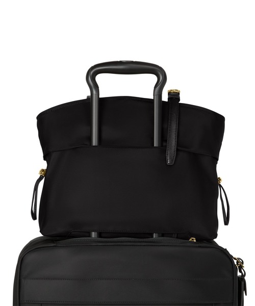 TUMI（トゥミ）の「VOYAGEUR 「カム」ミディアム・トート（PC12インチまで対応）（トートバッグ・レディース・ブラック×グレー/ブラック×ゴールド・FREE）」の11枚目の写真