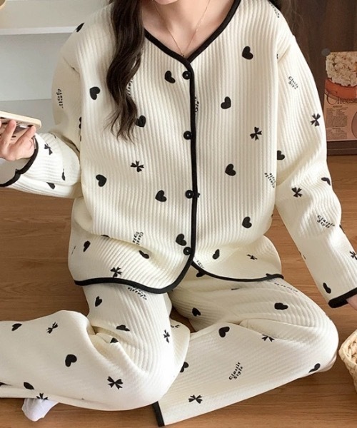 Teem Store(チームストア)の「【2点セット】ゆったりルームウェア パジャマ 冷房対策(ルームウェア/パジャマ・レディース・ピンク/アイボリー/ブラック/ブルー/アイボリー系・L/M)」の1枚目の写真