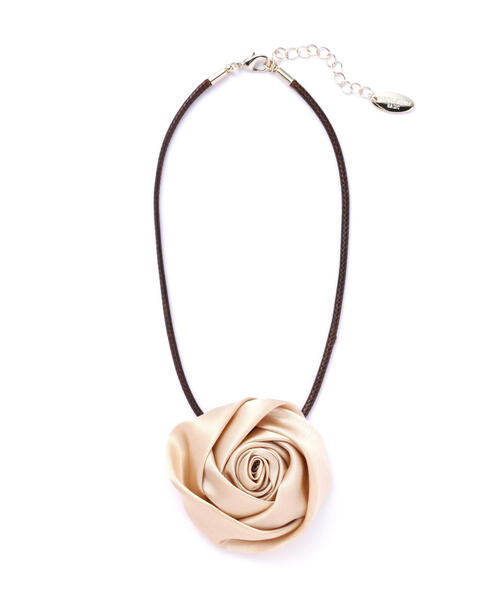 NATURAL BEAUTY BASIC(ナチュラルビューティーベーシック)の「ローズチョーカー(チョーカー・レディース・ブラック/ベージュ・フリ-)」の2枚目の写真