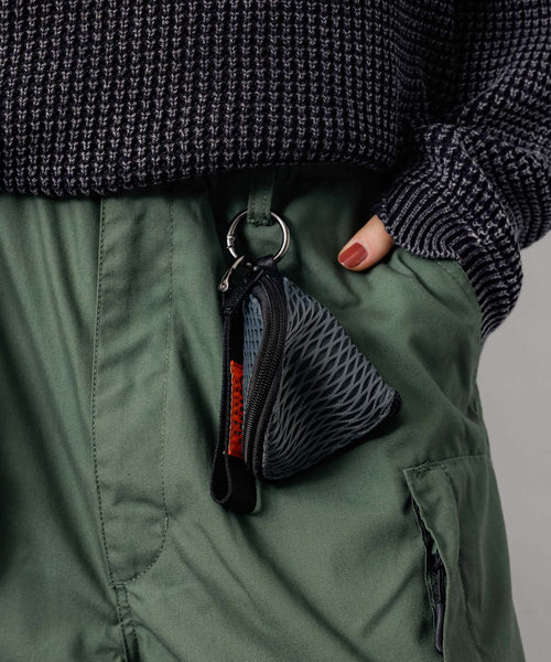 UNIVERSAL OVERALL(ユニバーサルオーバーオール)の「【UNIVERSALOVERALL / ユニバーサルオーバーオール】PYRAMID MESH POUCH/メッシュポーチ/ユニセックス/ SUVO-019(ショルダーバッグ・メンズ・ホワイト/チャコールグレー/ブラック/ライム/サックスブルー・フリー)」の4枚目の写真