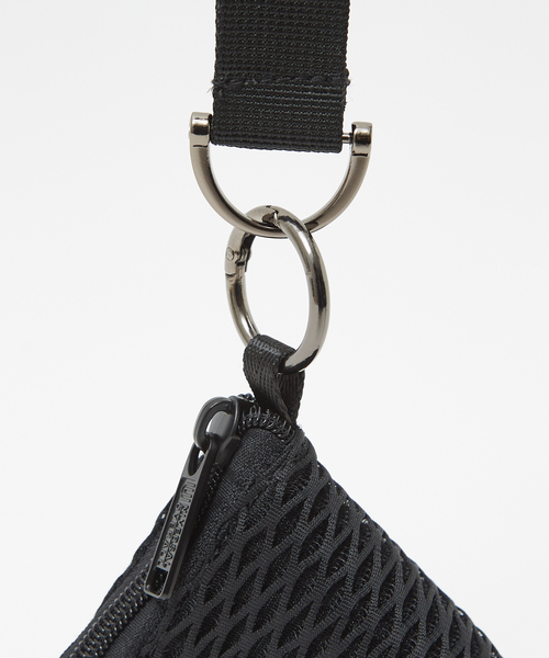 UNIVERSAL OVERALL(ユニバーサルオーバーオール)の「【UNIVERSALOVERALL / ユニバーサルオーバーオール】PYRAMID MESH POUCH/メッシュポーチ/ユニセックス/ SUVO-019(ショルダーバッグ・メンズ・ホワイト/チャコールグレー/ブラック/ライム/サックスブルー・フリー)」の11枚目の写真
