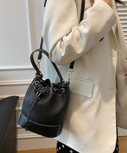 LETee（レティー）の「バイカラー巾着ショルダーBAG（ショルダーバッグ・レディース・ブラック/アイボリー・FREE）」の10枚目の写真