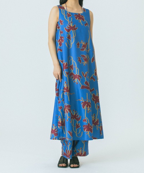 ROSE BUD(ローズバッド)の「FLOWER PRINT DRESS(ワンピース・レディース・オレンジ/ブラウン/ブルー・ONE SIZE)」の2枚目の写真
