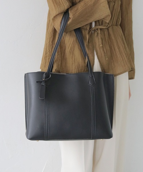 CLEIO（クレイオ）の「【CLEIO】A4サイズ対応ショルダーバッグ（ショルダーバッグ・レディース・ブラック/ライトベージュ・FREE）」の3枚目の写真