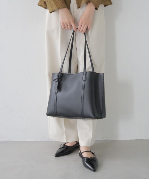 CLEIO（クレイオ）の「【CLEIO】A4サイズ対応ショルダーバッグ（ショルダーバッグ・レディース・ブラック/ライトベージュ・FREE）」の8枚目の写真