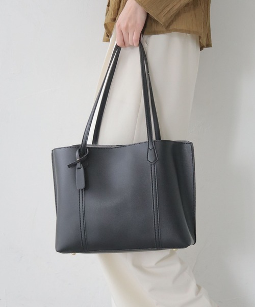 CLEIO（クレイオ）の「【CLEIO】A4サイズ対応ショルダーバッグ（ショルダーバッグ・レディース・ブラック/ライトベージュ・FREE）」の4枚目の写真