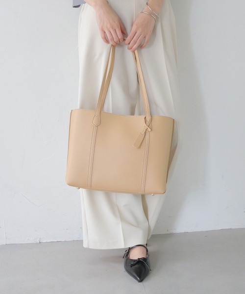 CLEIO（クレイオ）の「【CLEIO】A4サイズ対応ショルダーバッグ（ショルダーバッグ・レディース・ブラック/ライトベージュ・FREE）」の12枚目の写真