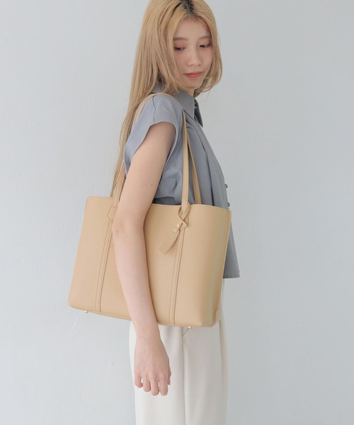 CLEIO（クレイオ）の「【CLEIO】A4サイズ対応ショルダーバッグ（ショルダーバッグ・レディース・ブラック/ライトベージュ・FREE）」の11枚目の写真
