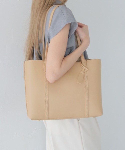 CLEIO（クレイオ）の「【CLEIO】A4サイズ対応ショルダーバッグ（ショルダーバッグ・レディース・ブラック/ライトベージュ・FREE）」の9枚目の写真