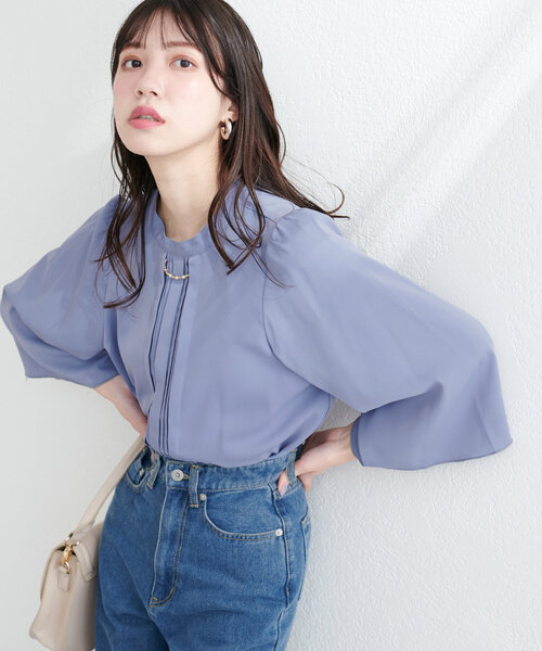 natural couture(ナチュラルクチュール)の「メタルチャーム付き7分袖ブラウス(シャツ/ブラウス・レディース・ブルー/オフホワイト/グレー/ネイビー・FREE)」の19枚目の写真