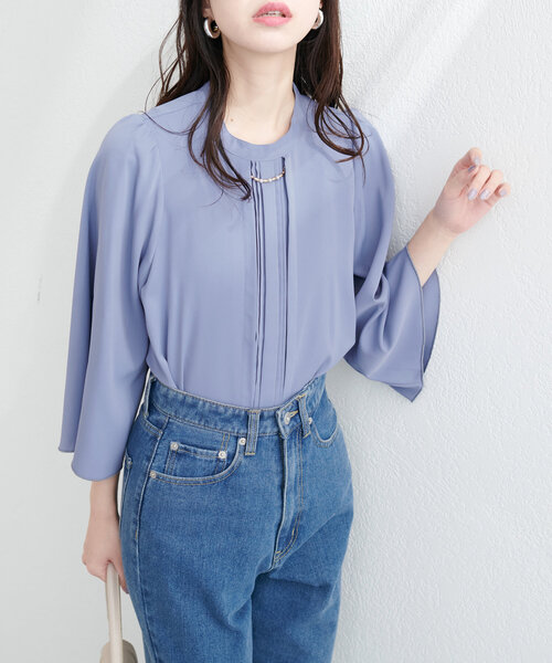 natural couture(ナチュラルクチュール)の「メタルチャーム付き7分袖ブラウス(シャツ/ブラウス・レディース・ブルー/オフホワイト/グレー/ネイビー・FREE)」の18枚目の写真