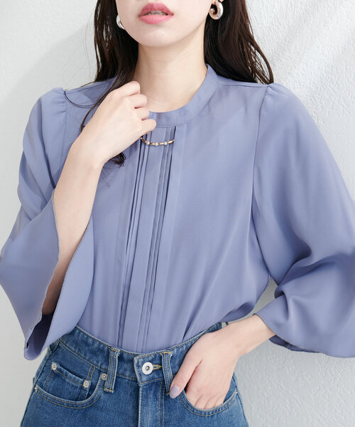 natural couture(ナチュラルクチュール)の「メタルチャーム付き7分袖ブラウス(シャツ/ブラウス・レディース・ブルー/オフホワイト/グレー/ネイビー・FREE)」の17枚目の写真