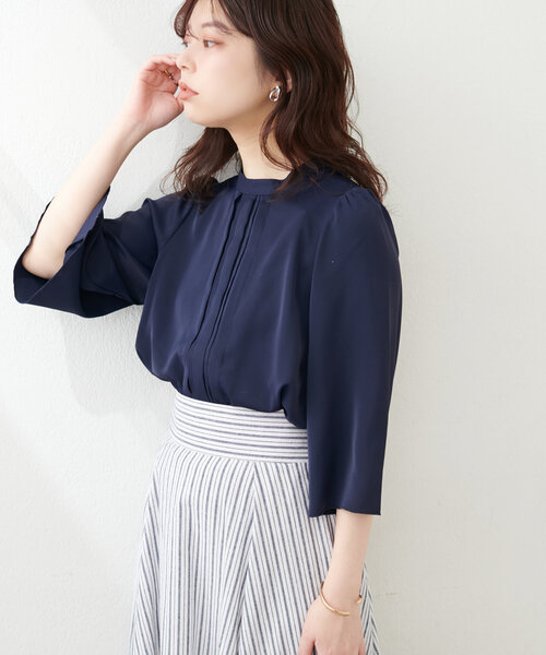 natural couture(ナチュラルクチュール)の「メタルチャーム付き7分袖ブラウス(シャツ/ブラウス・レディース・ブルー/オフホワイト/グレー/ネイビー・FREE)」の14枚目の写真