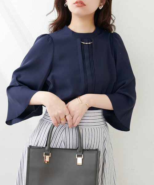 natural couture(ナチュラルクチュール)の「メタルチャーム付き7分袖ブラウス(シャツ/ブラウス・レディース・ブルー/オフホワイト/グレー/ネイビー・FREE)」の13枚目の写真