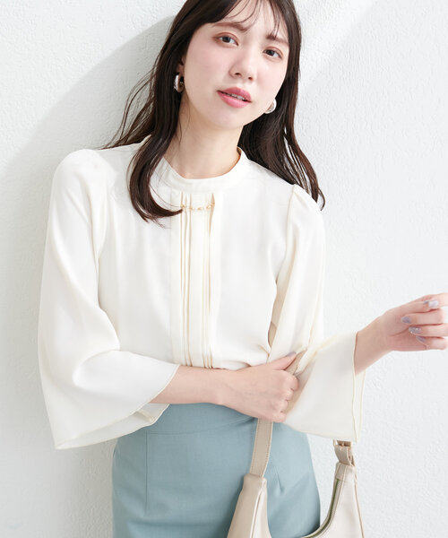 natural couture(ナチュラルクチュール)の「メタルチャーム付き7分袖ブラウス(シャツ/ブラウス・レディース・ブルー/オフホワイト/グレー/ネイビー・FREE)」の5枚目の写真