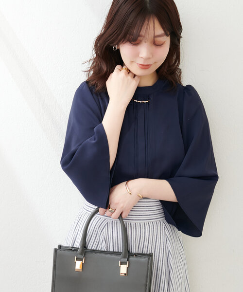 natural couture(ナチュラルクチュール)の「メタルチャーム付き7分袖ブラウス(シャツ/ブラウス・レディース・ブルー/オフホワイト/グレー/ネイビー・FREE)」の15枚目の写真
