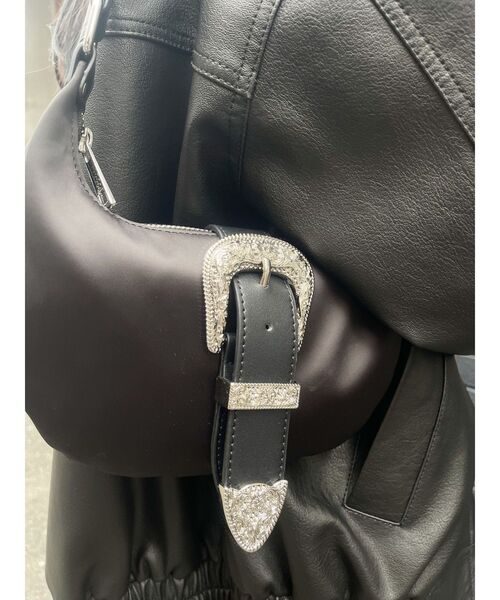 EVRIS（エヴリス）の「バックルデザインナイロンショルダーBAG（ショルダーバッグ・レディース・ブラック/ピンク/ホワイト・FREE）」の14枚目の写真