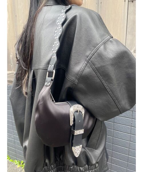 EVRIS（エヴリス）の「バックルデザインナイロンショルダーBAG（ショルダーバッグ・レディース・ブラック/ピンク/ホワイト・FREE）」の15枚目の写真