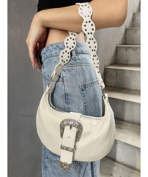 EVRIS（エヴリス）の「バックルデザインナイロンショルダーBAG（ショルダーバッグ・レディース・ブラック/ピンク/ホワイト・FREE）」の2枚目の写真