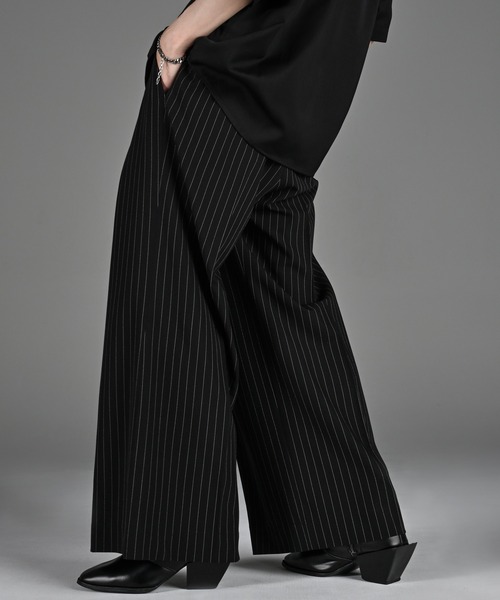 アドラー　two tuck belt ’hakama’ wide slacks Two tuck belt 'hakama' wide slacks in black.