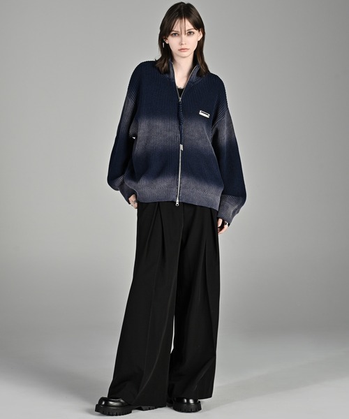 ADRER（アドラー）の「two tuck belt "hakama" wide slacks / ツータックベルト“ハカマ”ワイドスラックス（スラックス・メンズ・ブラック/ブラック系1・L/M/S/XS）」の6枚目の写真